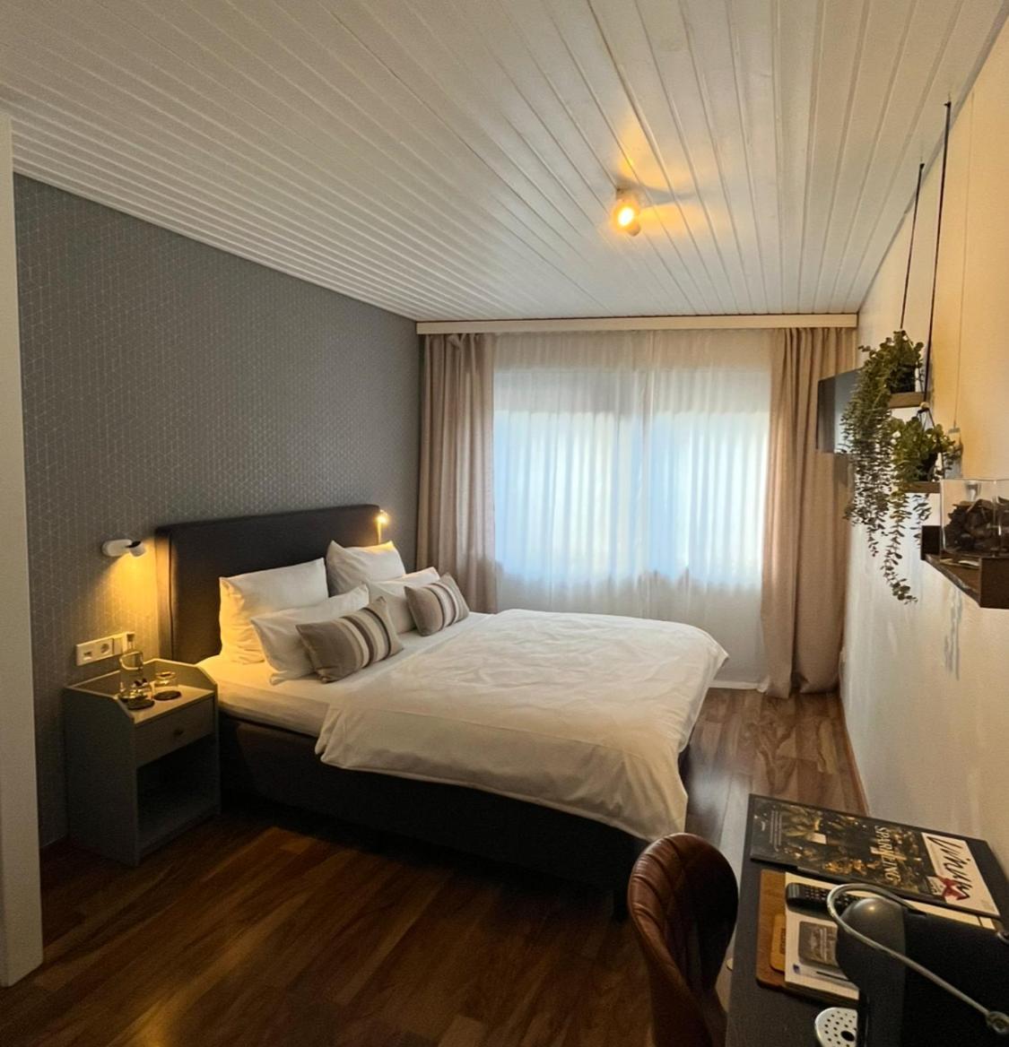 Kreuzblume Hotel & Weinstube Freiburg im Breisgau Buitenkant foto
